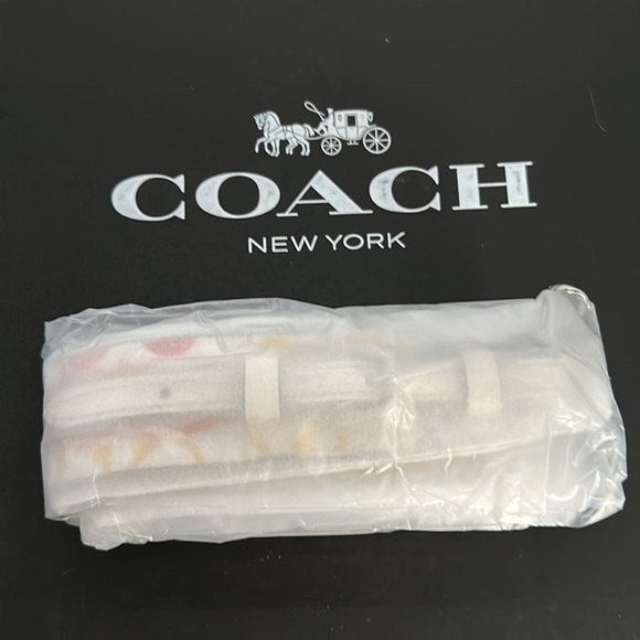 Coach Strap in Rainbow Signature Canvas & Calf Leather Silver/Chalk Multi NWT - Picture 4 of 5